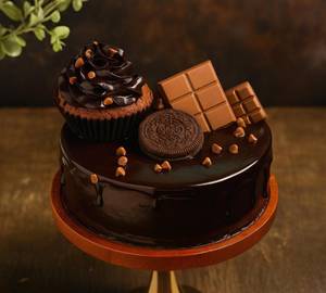 Triple Threat Chocolate Truffle Cake[500 G]