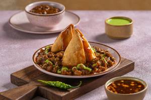 Samosa With Cholley (2pcs),