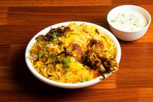 Chicken Biryani with Raita [2 Pieces]  [500 Ml]