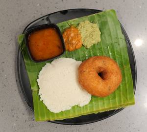 Idli [1] Vada [1]