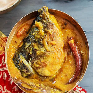 Macher Matha Diye Mug-dal