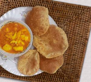 4 Poori With Aloo sabji