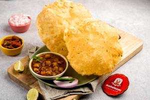 Chhola Bhatura