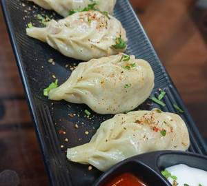 Veg Steamed Momos(8 pieces)