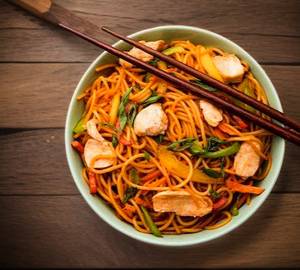 Chicken schezwan noodles