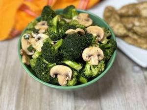 Healthy Broccoli And Mushroom Salad (Energy 120kcal Protein: 8g)