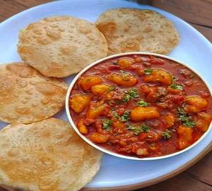 Aloo sabji with 6 Puri