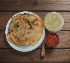 Tomato Uttapam (2 pices  with Special Chutney