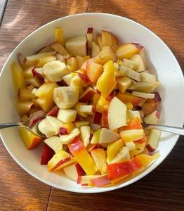 Mixed Fruit Bowl (190.8 Kcal  2.4g Protein)
