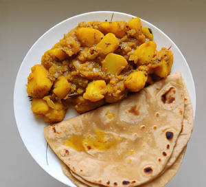 Jeera aloo+ 4 roti