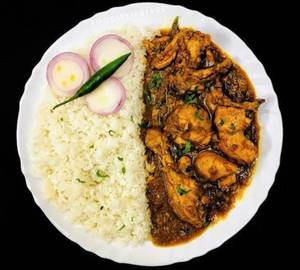 White rice [750 ml] with chicken curry [250 ml]