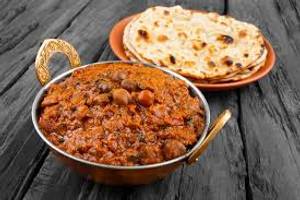 Aloo Chole 250ml + 4 Butter tawa Roti