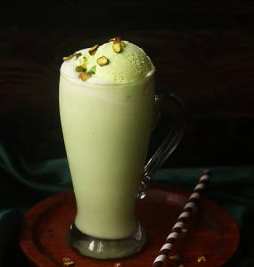 Kesar Pista Milkshake with Ice Cream [180 ml]