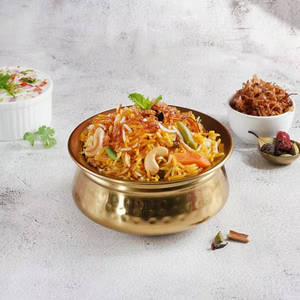 Veg Biryani With Raita
