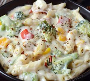 White Saucepasta