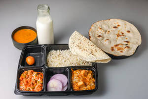 Deluxe Punjabi Thali With Tandoori Roti