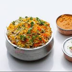 Veg Hyderabadi Biryani With Gravy                                      
