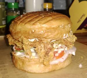Crispy chicken burger