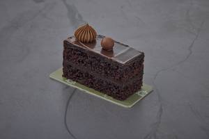 Eggless Choco Truffle Pastry