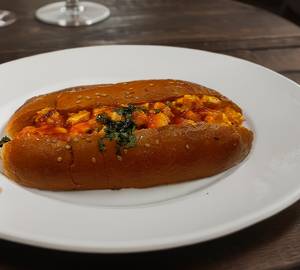 Chilli Paneer Hot Dog