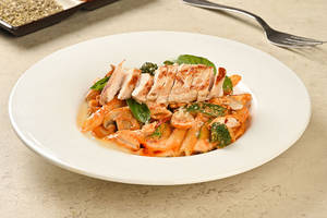 Chicken Pasta In Creamy Tomato Garlic Sauce