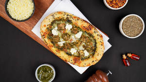 Sourdough Pesto Chicken Naanza