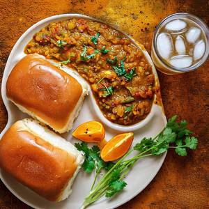 Pav bhaji with cold drinks 125 ml