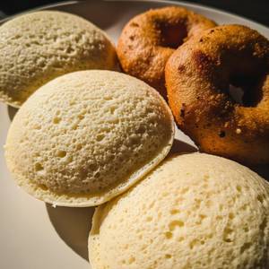 Idly(3 pcs) + Vadai