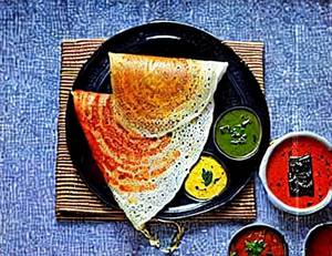 Butter rava paneer dosa