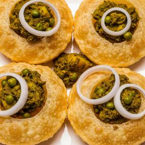 Puri sabji [4 pcs] with onion