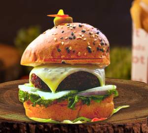 Tuscan Paneer Burger [Served With chips