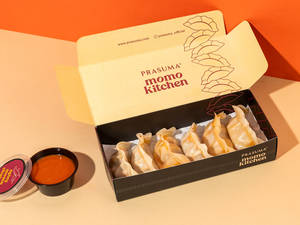 Steamed Chilli Prawn Momos (6pcs)