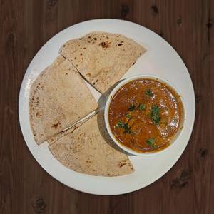 3 chapati + chicken curry [250 ml]