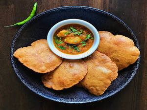 Bedmi Poori Aloo [4 Pcs]
