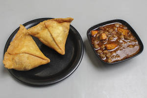 2 Pc Samosa With Choley/subzi