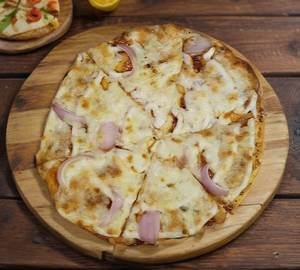 Onion pizza