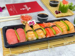 Rainbow Nigiri Box (8 Pcs)