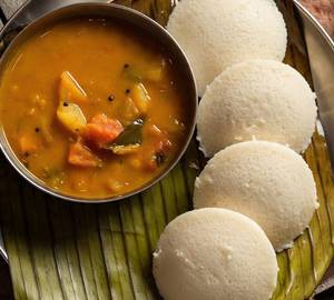 Idli Sambar (4 Pcs)