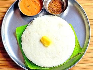 Ghee Thattu Idli (2 Pcs)