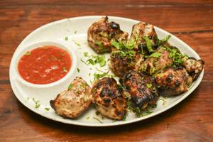 Chicken Afghani Momos [8 Pieces]