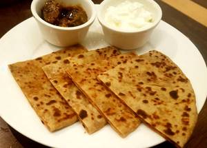 Aloo Parantha With Dahi