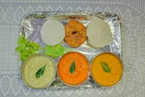Idli vada sambar [3 pieces]