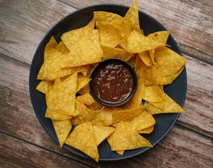 Nachos With Salsa Dip