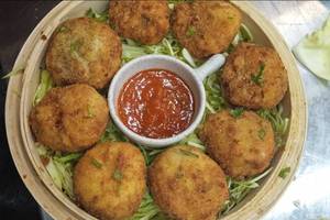Veg Fried Momos [8 Pieces]