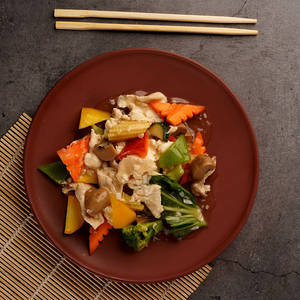 Steamed Chicken With Exotic Veg