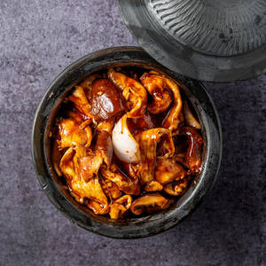 Clay Pot Braised Chicken With Mushroom