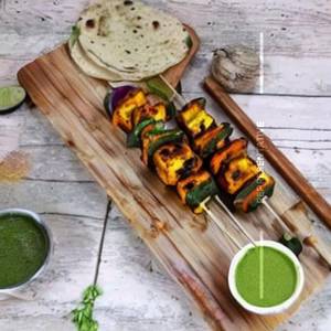 Lehsuni Paneer Tikka