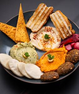 Desi Videsi Mazze Platter