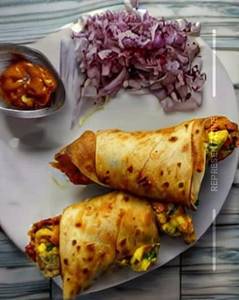 Egg Chicken Bhuna Roll