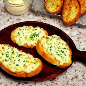 Cheese panner garlic bread